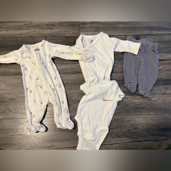 Nike Other - Set of 4 baby clothes